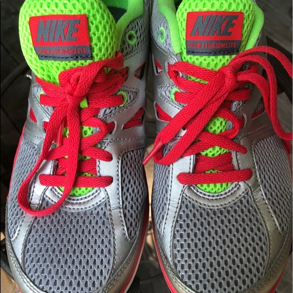 Nike women running shoes - Picture 1 of 7